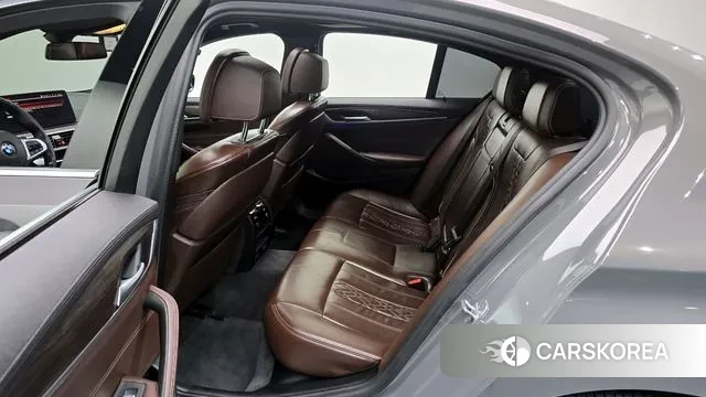 BMW 5 Series (G30) 2020 Серебристо-серый из Кореи, фото 4