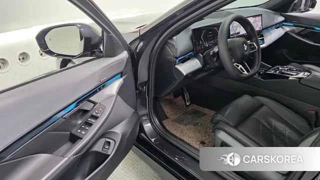 BMW 5 Series (G60) 2024 Серый из Кореи, фото 4