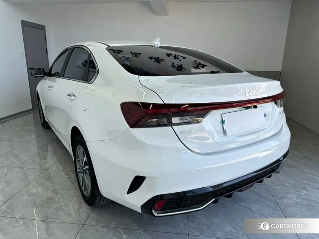 Kia K3 2023 Белый из Китая, фото 4