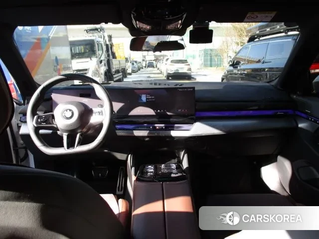 BMW 5 Series (G60) 2024 Белый из Кореи, фото 4