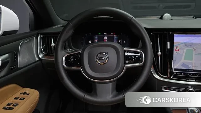 Volvo V60 Cross-Country 2nd Generation 2024 Белый из Кореи, фото 4