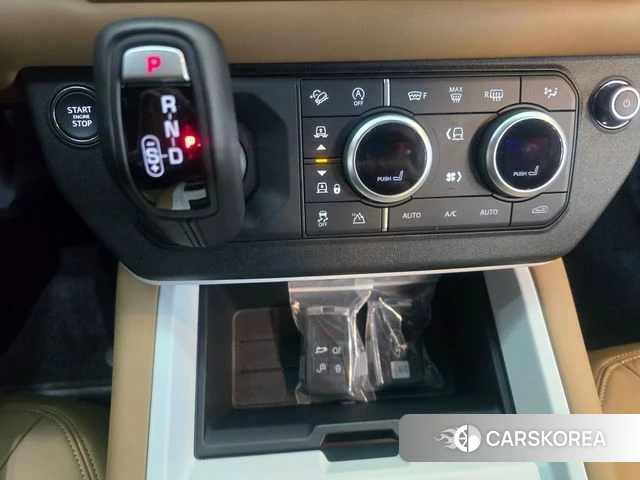 Land Rover Defender (L663) 2025 Черный из Кореи, фото 4