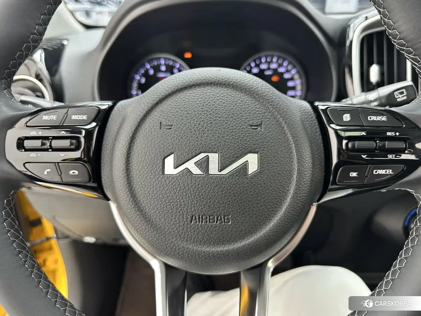 Kia KX1 2022 Yellow/orange из Китая, фото 4