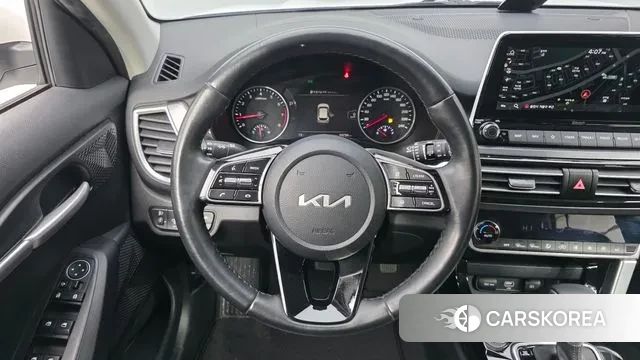 Kia Seltos 2022 Белый из Кореи, фото 4