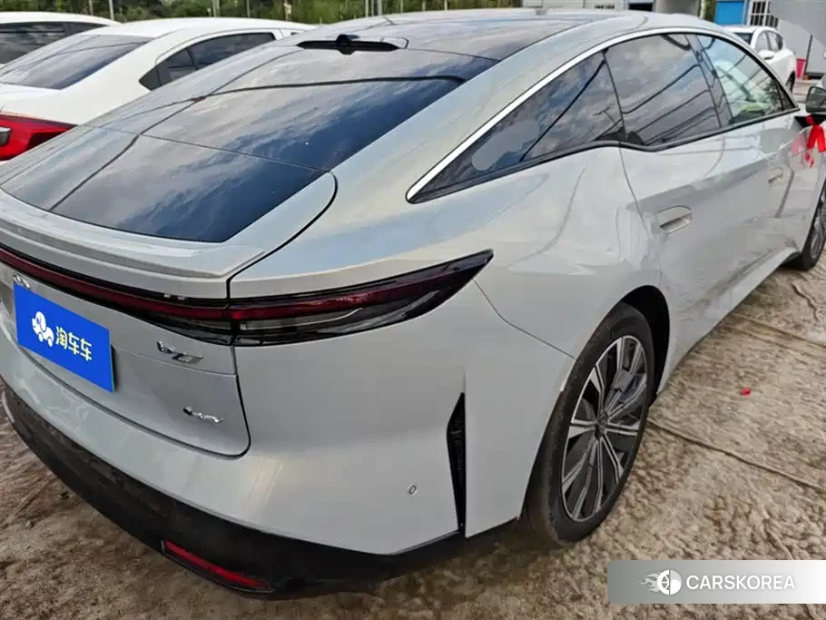 Toyota Platinum Wisdom 7 2026 Silver/gray из Китая, фото 4