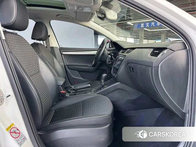 Skoda Octavia 2018 Белый из Китая, фото 4