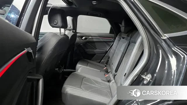 Audi Q3 (F3) 2023 Черный из Кореи, фото 4