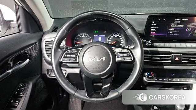 Kia Seltos 2022 Белый из Кореи, фото 4