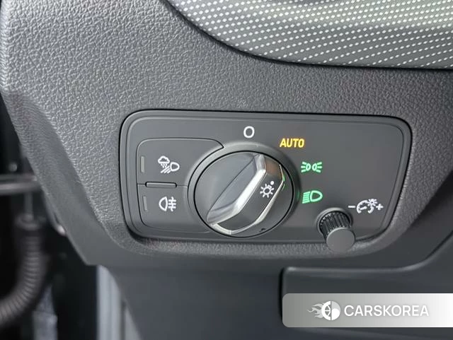 Audi Q2L 2022 Темно-серый из Китая, фото 4