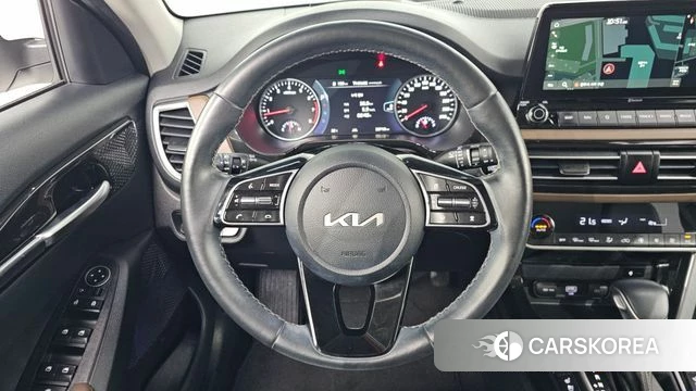 Kia Seltos 2022 Белый из Кореи, фото 4