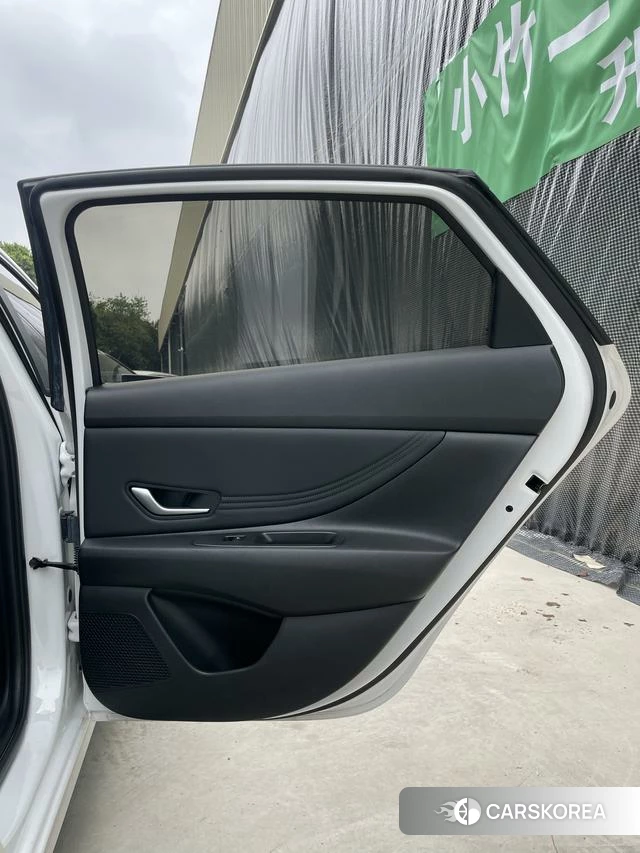 Hyundai Elantra 2023 Белый из Китая, фото 4