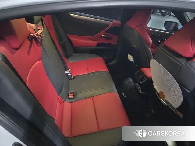 Lexus ES300h 7th generation 2023 Белый из Кореи, фото 4