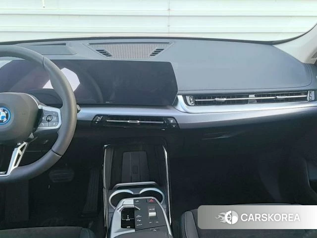 BMW iX1 2026 Красный из Китая, фото 4