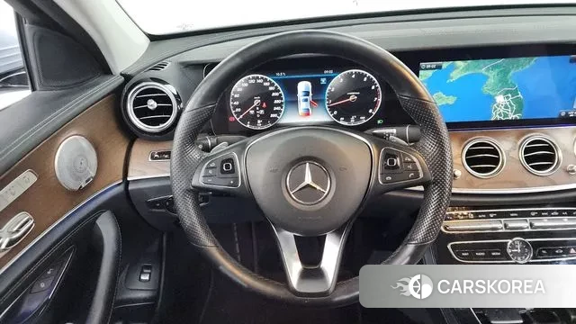 Mercedes-Benz E-Class W213 2018 Серебряный из Кореи, фото 4