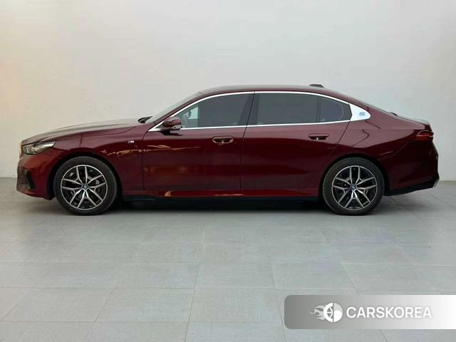 BMW i5 2025 Красный из Китая, фото 4