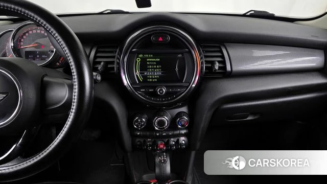 Mini Cooper 2018 Черный из Кореи, фото 4