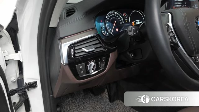 BMW 5 Series (G30) 2018 Белый из Кореи, фото 4