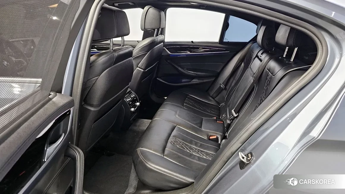 BMW 5 Series (G30) 2019 Светло-серебряный цвет из Кореи, фото 4