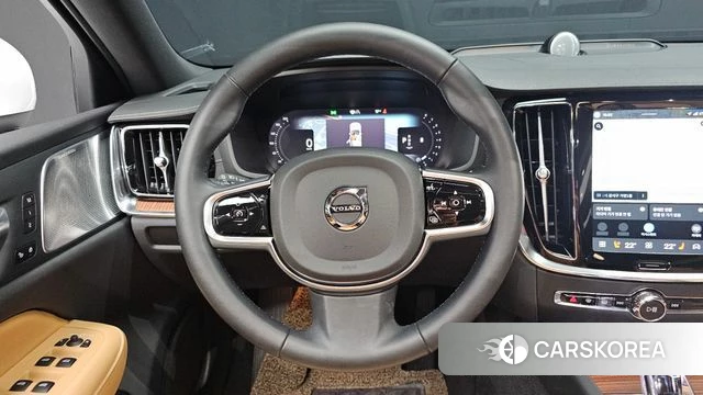 Volvo S60 3rd generation 2024 Белый из Кореи, фото 4