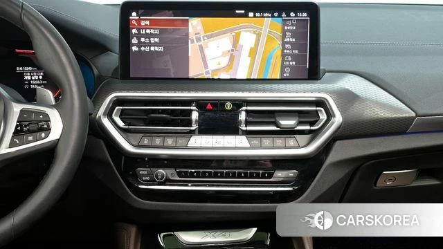 BMW X4 (G02) 2024 Светло-серебряный цвет из Кореи, фото 4