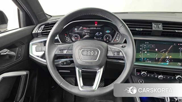 Audi Q3 (F3) 2023 Черный из Кореи, фото 4