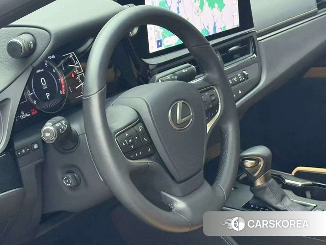 Lexus ES 2023 Серебристо-серый из Китая, фото 4