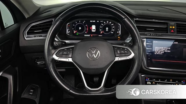 Volkswagen Tiguan Allspace 2022 Серебристо-серый из Кореи, фото 4