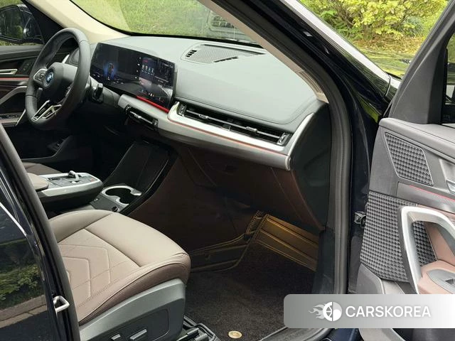 BMW iX1 2025 Черный из Китая, фото 4