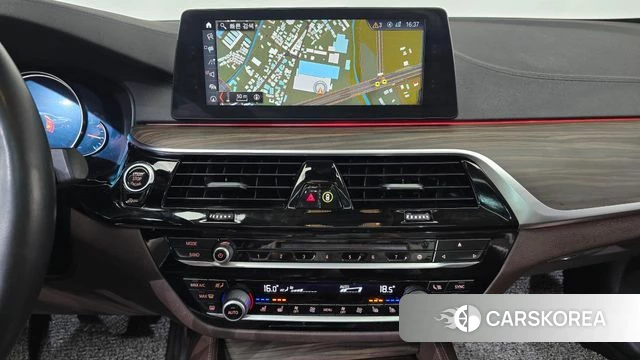 BMW 5 Series (G30) 2018 Белый из Кореи, фото 4