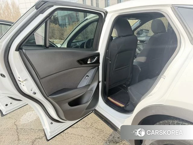 Mazda CX-4 2023 Белый из Китая, фото 4