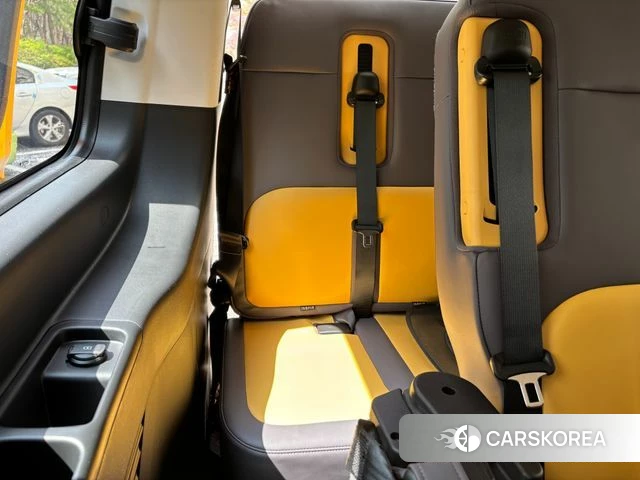 Hyundai Staria 2025 Желтый из Кореи, фото 4