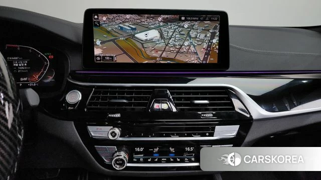 BMW 5 Series (G30) 2022 Белый из Кореи, фото 4