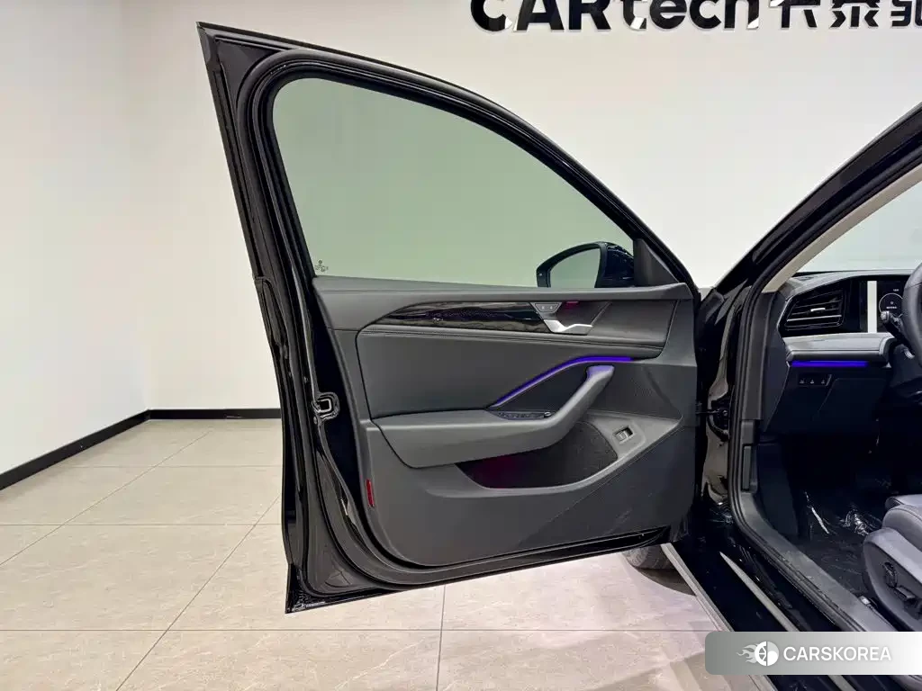 Volkswagen Magotan 2026 Черный из Китая, фото 4