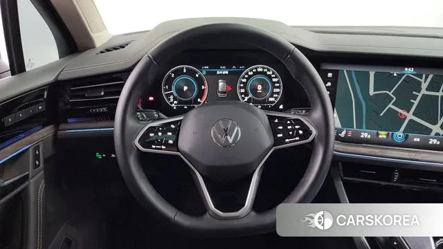 Volkswagen Touareg 3rd generation 2023 Черный из Кореи, фото 4