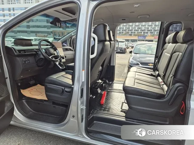 Hyundai Staria 2023 Серебристо-серый из Кореи, фото 4