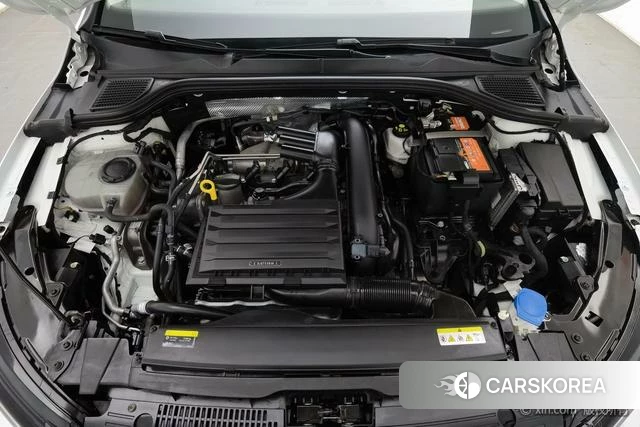 Volkswagen Golf 2022 Белый из Китая, фото 4