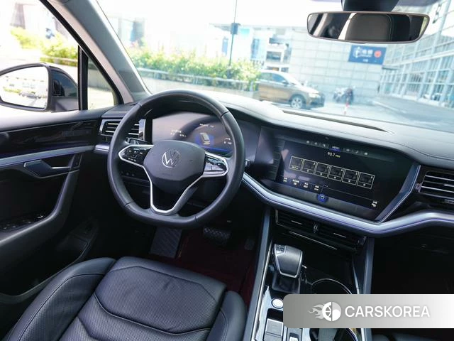 Volkswagen Touareg 2023 Черный из Китая, фото 4