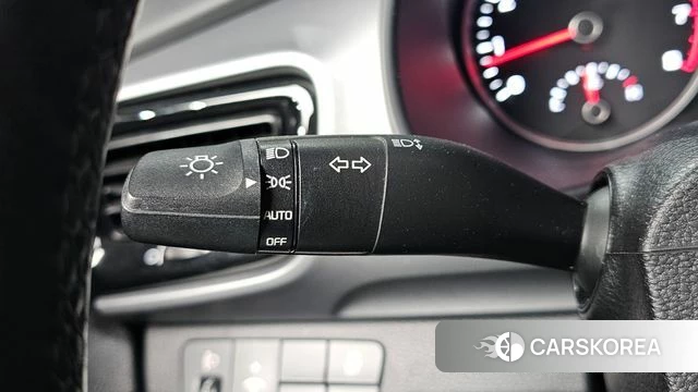 Kia Stonic 2018 Желтый из Кореи, фото 4
