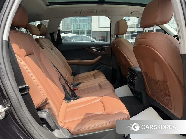 Audi Q7 2021 Черный из Китая, фото 4