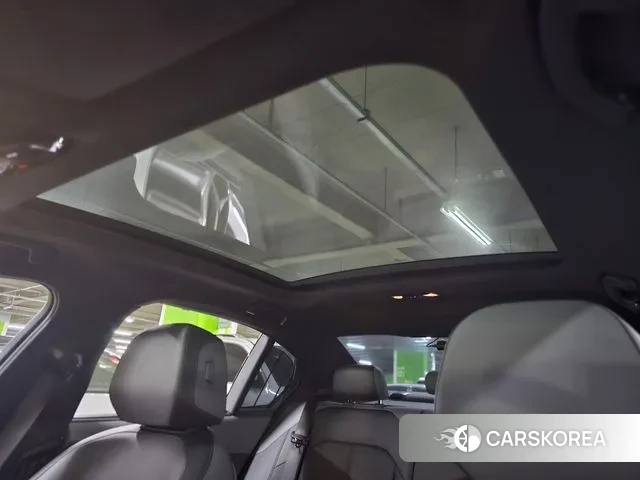 BMW 5 Series (G60) 2024 Белый из Кореи, фото 4