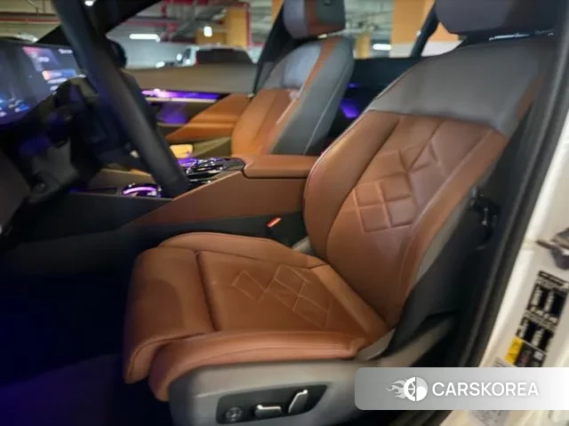 BMW 5 Series (G60) 2025 Белый из Кореи, фото 4