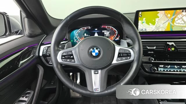 BMW 5 Series (G30) 2022 Серебристо-серый из Кореи, фото 4