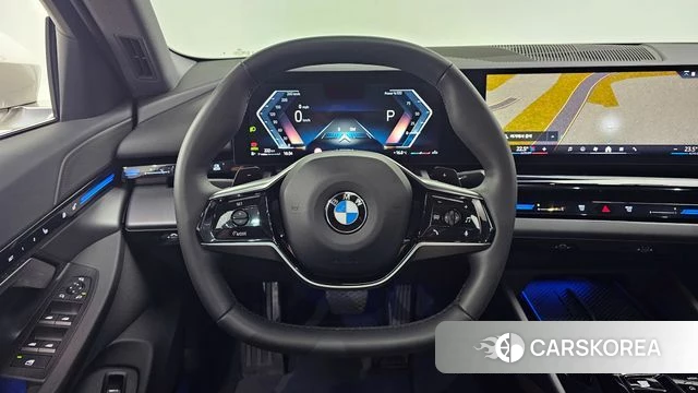 BMW 5 Series (G60) 2023 Белый из Кореи, фото 4