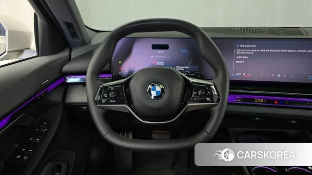 BMW 5 Series (G60) 2023 Белый из Кореи, фото 4