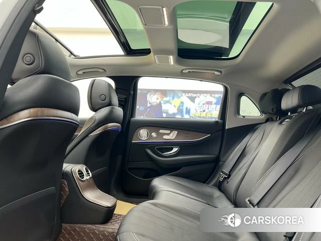Mercedes-Benz E-class 2023 Белый из Китая, фото 4
