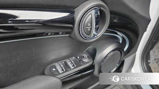 Mini Cooper 2023 Белый из Кореи, фото 4