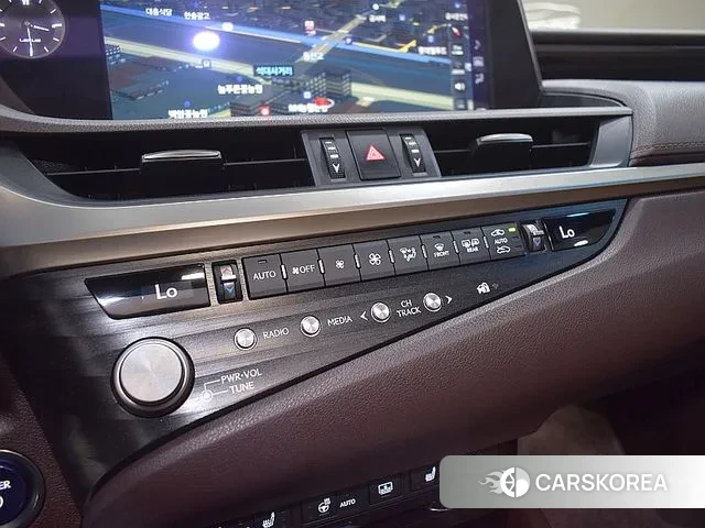 Lexus ES300h 7th generation 2021 Песочный из Кореи, фото 4