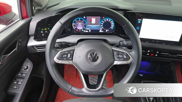 Volkswagen Golf 8th Generation 2022 Красный из Кореи, фото 4