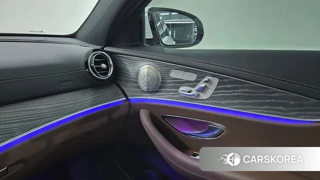 Mercedes-Benz E-Class W213 2023 Белый из Кореи, фото 4