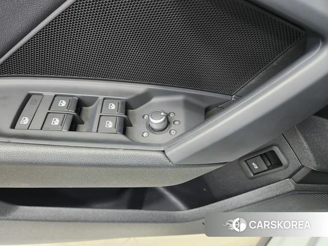 Audi A3 (8Y) 2023 Белый из Кореи, фото 4